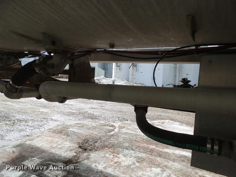 image for item L5737 1983 Polar tank trailer