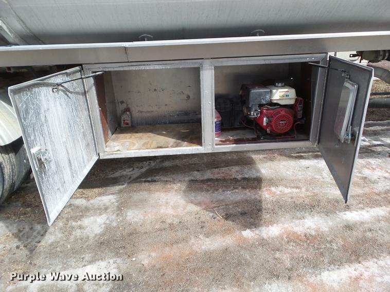 image for item L5737 1983 Polar tank trailer