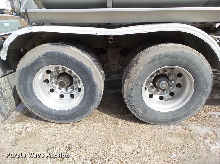 image for item L5737 1983 Polar tank trailer