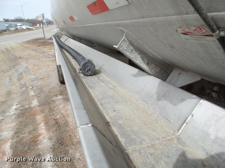 image for item L5737 1983 Polar tank trailer