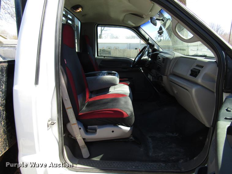 image for item DB6765 1999 Ford F450 Super Duty flatbed truck