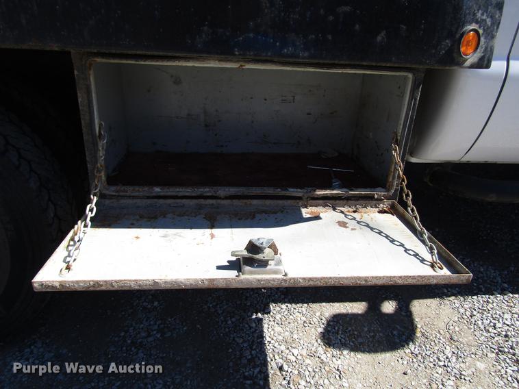 image for item DB6765 1999 Ford F450 Super Duty flatbed truck