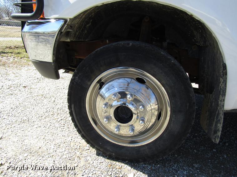 image for item DB6765 1999 Ford F450 Super Duty flatbed truck