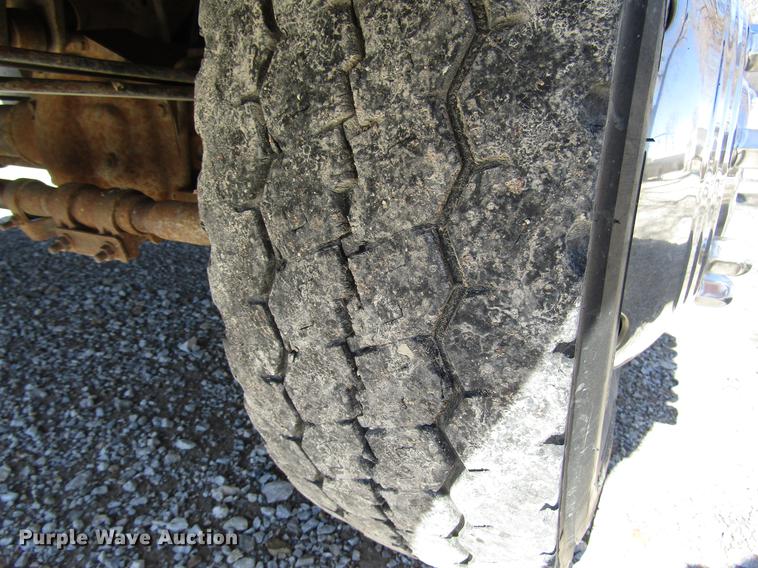 image for item DB6765 1999 Ford F450 Super Duty flatbed truck