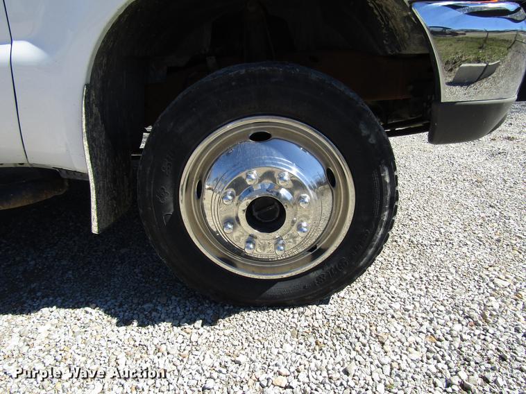 image for item DB6765 1999 Ford F450 Super Duty flatbed truck