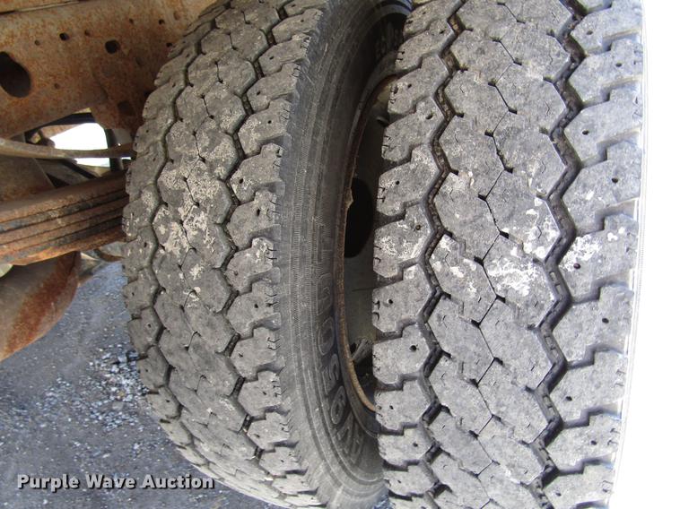 image for item DB6765 1999 Ford F450 Super Duty flatbed truck