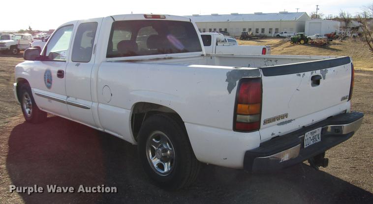 image for item DB6890 2004 GMC Sierra 1500 Ext. Cab pickup truck