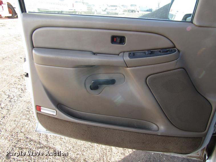 image for item DB6890 2004 GMC Sierra 1500 Ext. Cab pickup truck