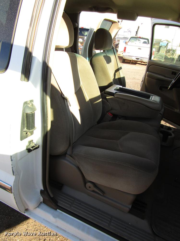 image for item DB6890 2004 GMC Sierra 1500 Ext. Cab pickup truck