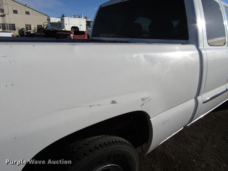 image for item DB6890 2004 GMC Sierra 1500 Ext. Cab pickup truck