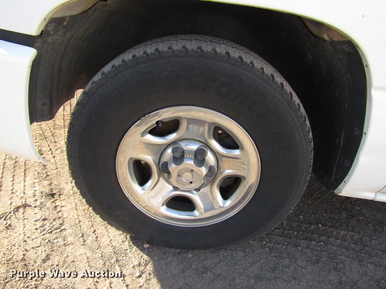 image for item DB6890 2004 GMC Sierra 1500 Ext. Cab pickup truck