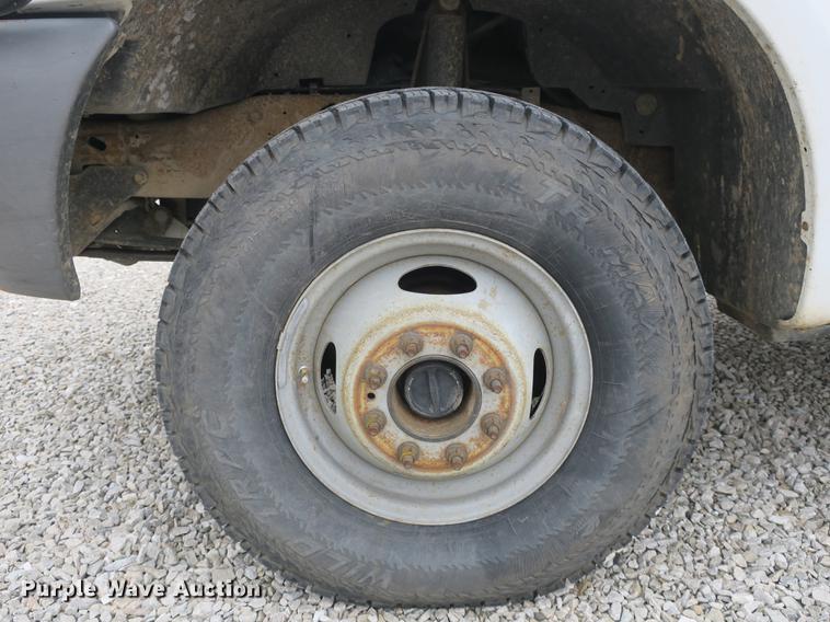 image for item DB8837 1999 Ford F350 Super Duty flatbed pickup truck