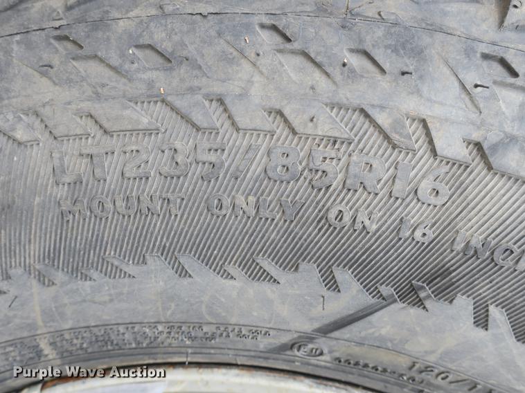 image for item DB8837 1999 Ford F350 Super Duty flatbed pickup truck