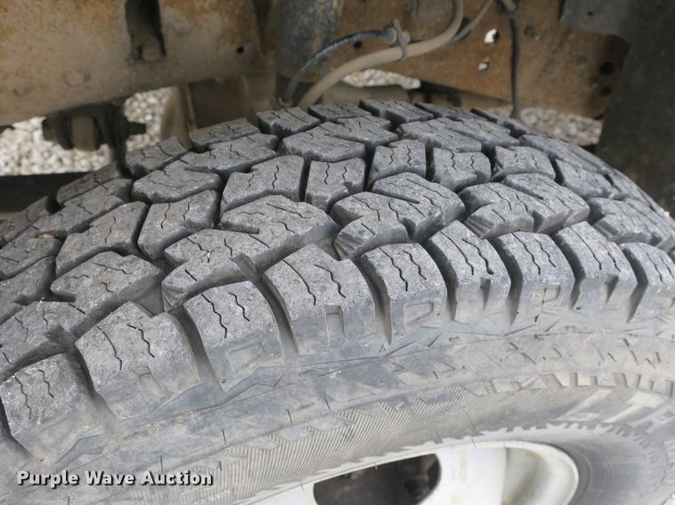 image for item DB8837 1999 Ford F350 Super Duty flatbed pickup truck