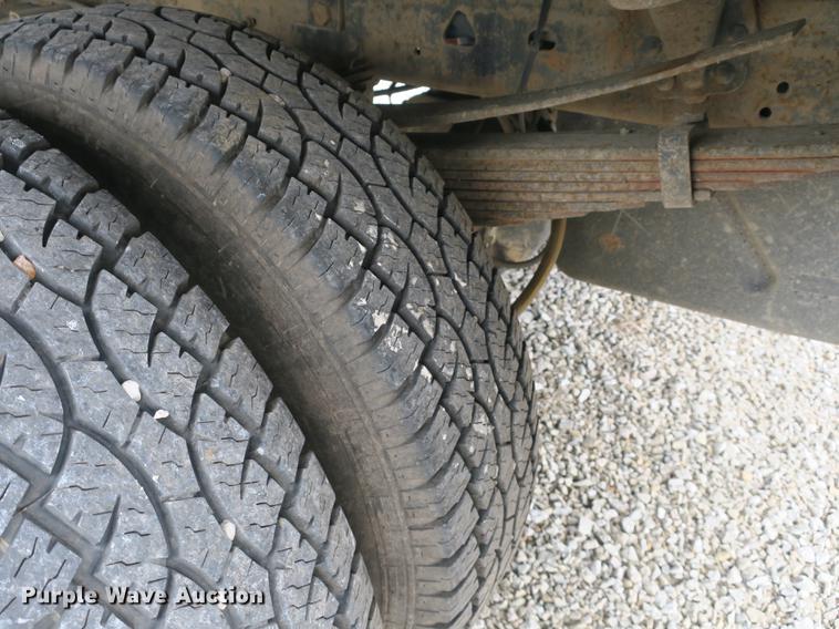 image for item DB8837 1999 Ford F350 Super Duty flatbed pickup truck