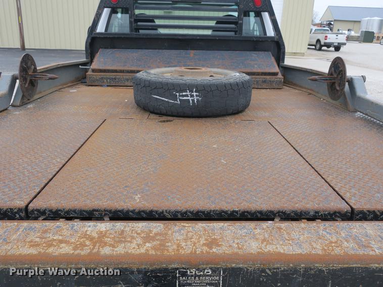 image for item DB8837 1999 Ford F350 Super Duty flatbed pickup truck