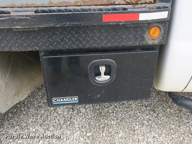 image for item DB8837 1999 Ford F350 Super Duty flatbed pickup truck