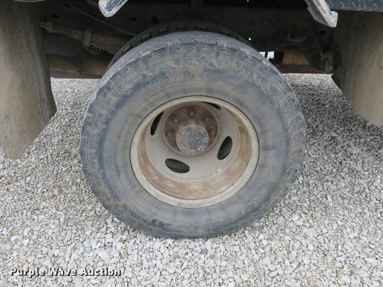 image for item DB8837 1999 Ford F350 Super Duty flatbed pickup truck