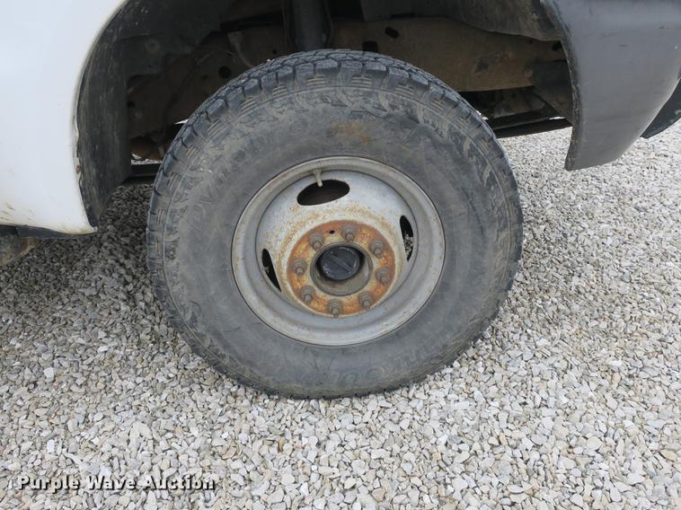 image for item DB8837 1999 Ford F350 Super Duty flatbed pickup truck