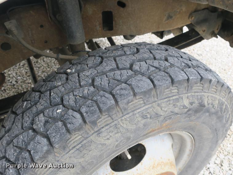 image for item DB8837 1999 Ford F350 Super Duty flatbed pickup truck