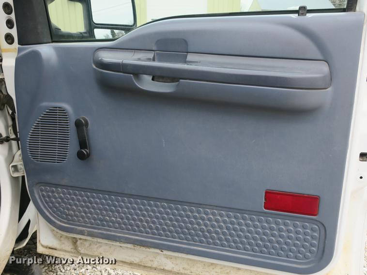 image for item DB8837 1999 Ford F350 Super Duty flatbed pickup truck