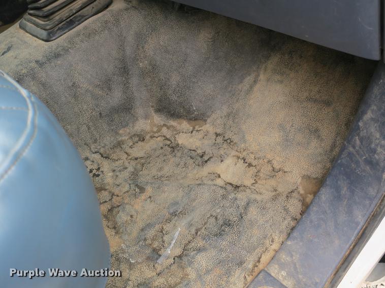 image for item DB8837 1999 Ford F350 Super Duty flatbed pickup truck