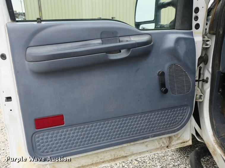 image for item DB8837 1999 Ford F350 Super Duty flatbed pickup truck