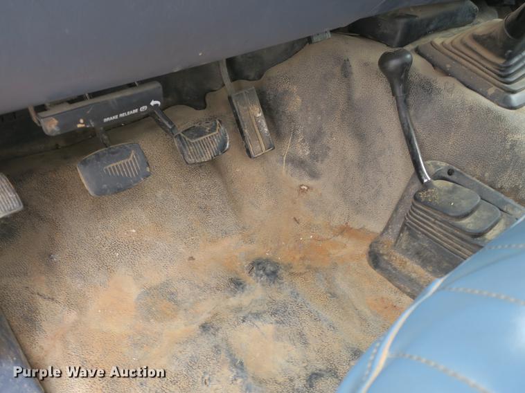 image for item DB8837 1999 Ford F350 Super Duty flatbed pickup truck