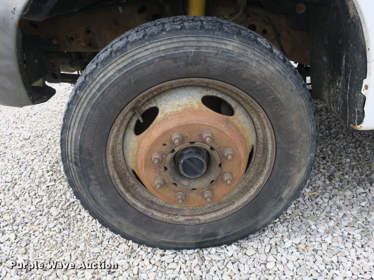 image for item DB8838 2002 Ford F550 XL flatbed truck