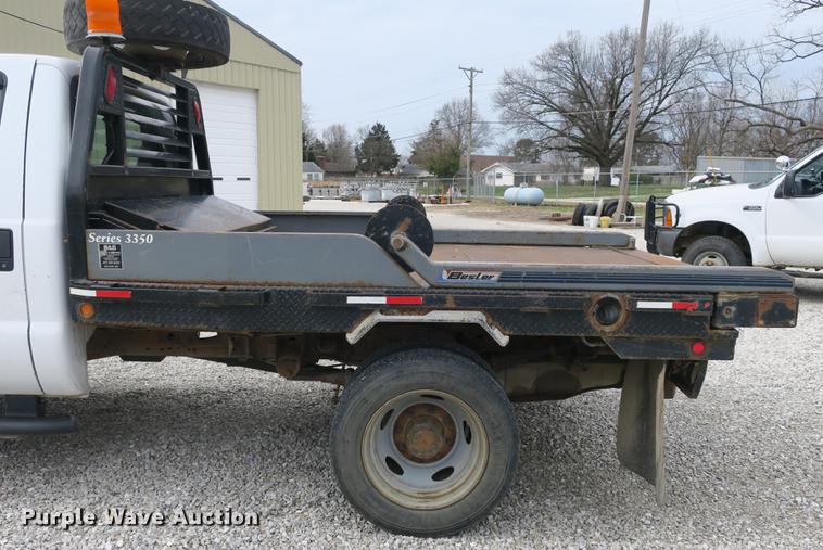 image for item DB8838 2002 Ford F550 XL flatbed truck