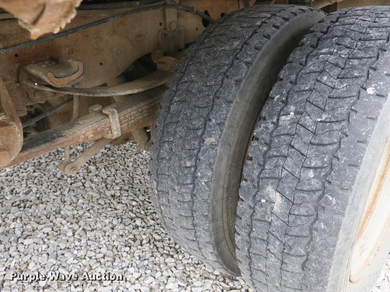 image for item DB8838 2002 Ford F550 XL flatbed truck