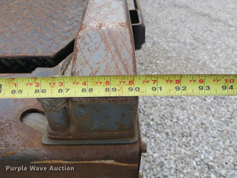 image for item DB8838 2002 Ford F550 XL flatbed truck