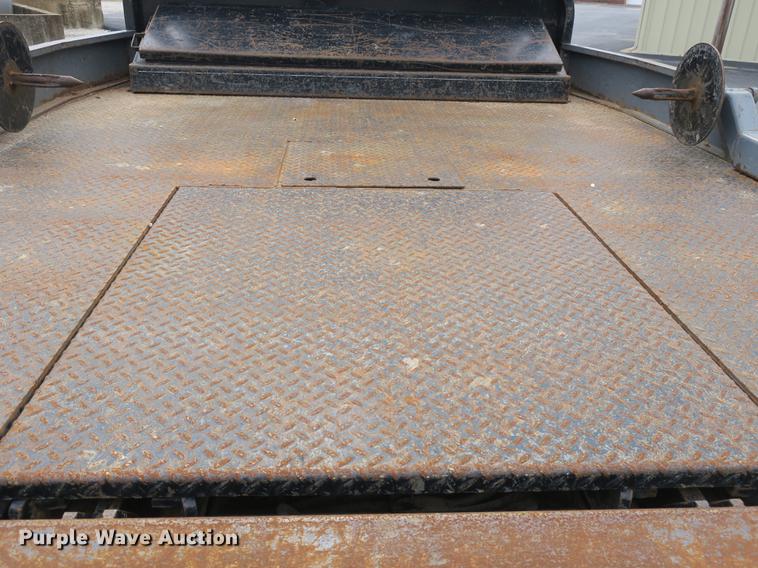 image for item DB8838 2002 Ford F550 XL flatbed truck