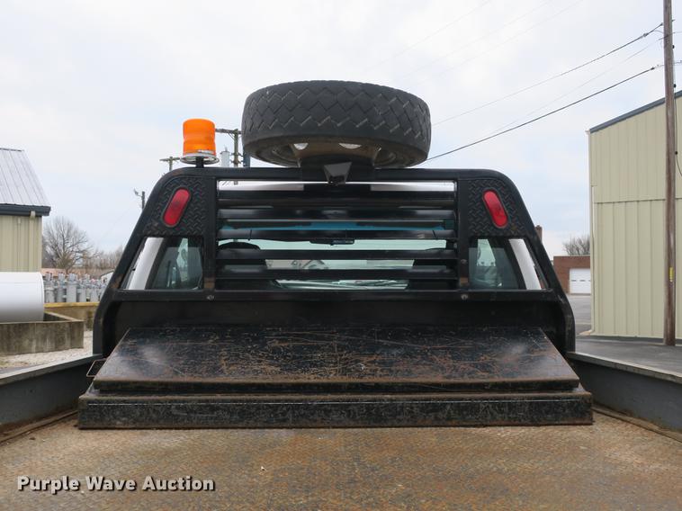 image for item DB8838 2002 Ford F550 XL flatbed truck