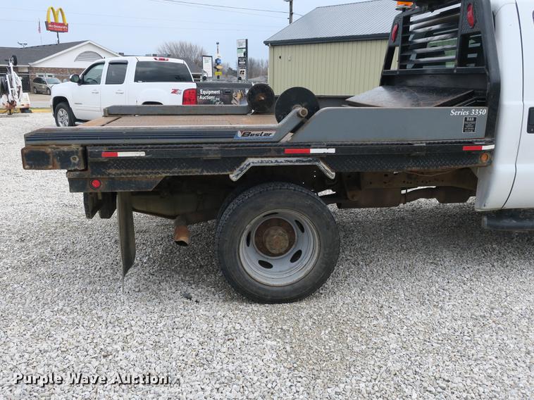 image for item DB8838 2002 Ford F550 XL flatbed truck