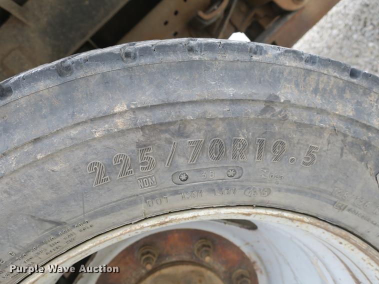 image for item DB8838 2002 Ford F550 XL flatbed truck