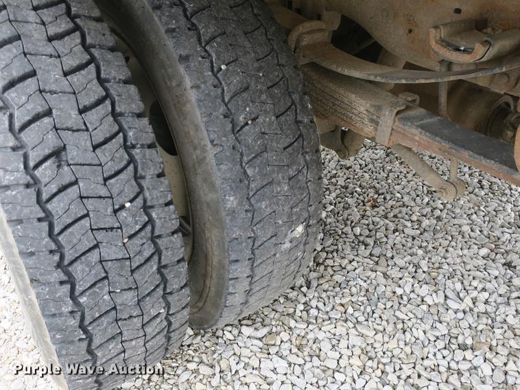 image for item DB8838 2002 Ford F550 XL flatbed truck