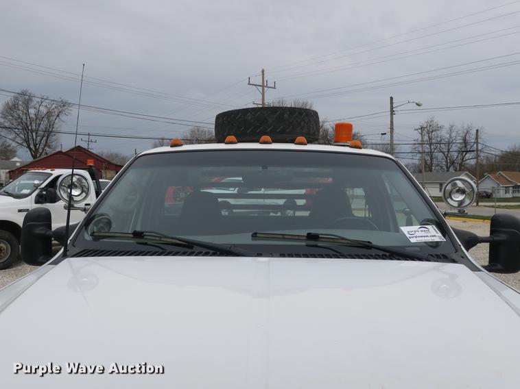 image for item DB8838 2002 Ford F550 XL flatbed truck