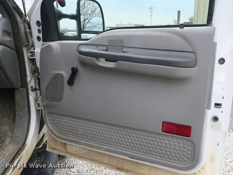 image for item DB8838 2002 Ford F550 XL flatbed truck