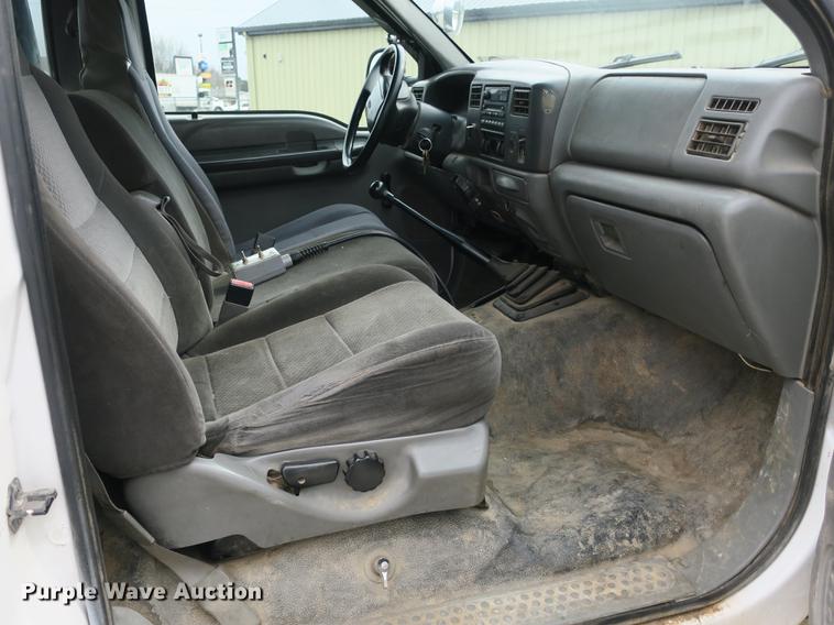 image for item DB8838 2002 Ford F550 XL flatbed truck