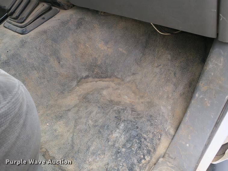 image for item DB8838 2002 Ford F550 XL flatbed truck