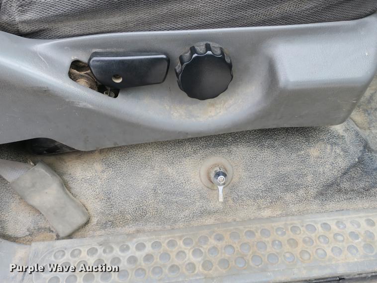 image for item DB8838 2002 Ford F550 XL flatbed truck