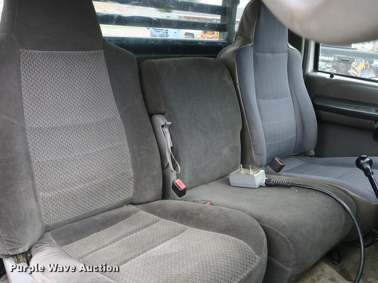 image for item DB8838 2002 Ford F550 XL flatbed truck