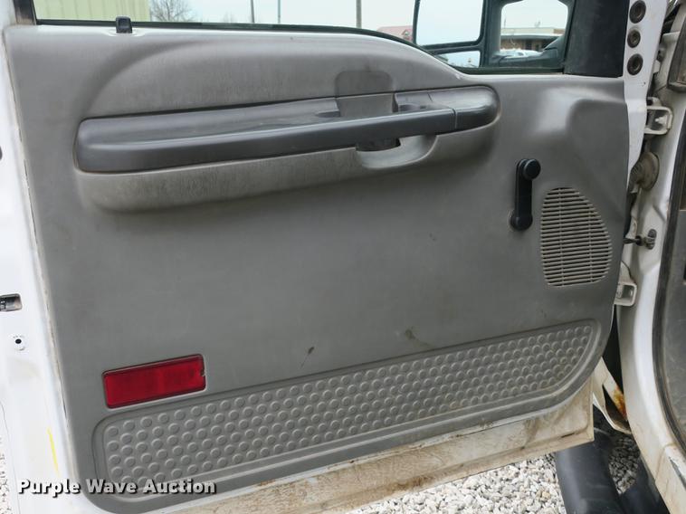 image for item DB8838 2002 Ford F550 XL flatbed truck