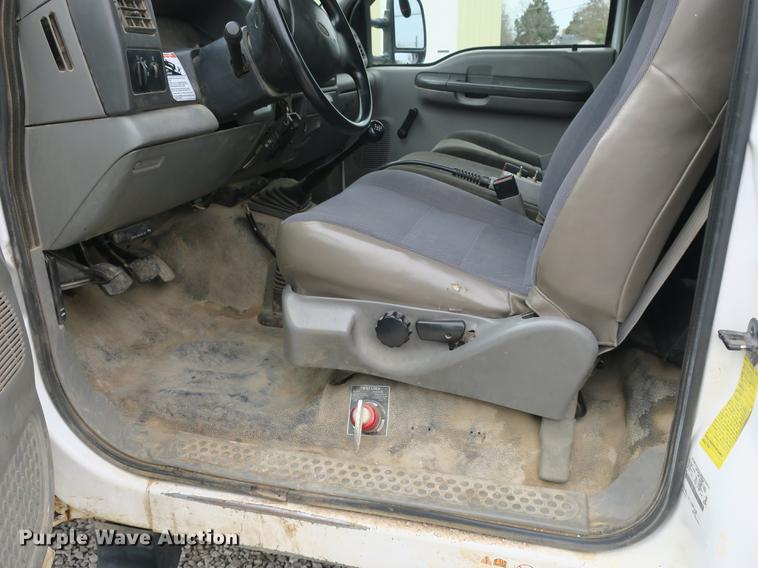 image for item DB8838 2002 Ford F550 XL flatbed truck