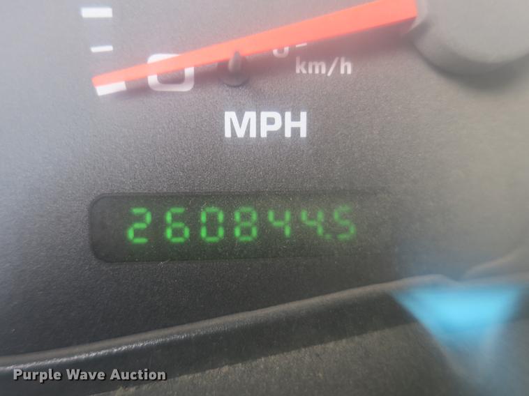 image for item DB8838 2002 Ford F550 XL flatbed truck