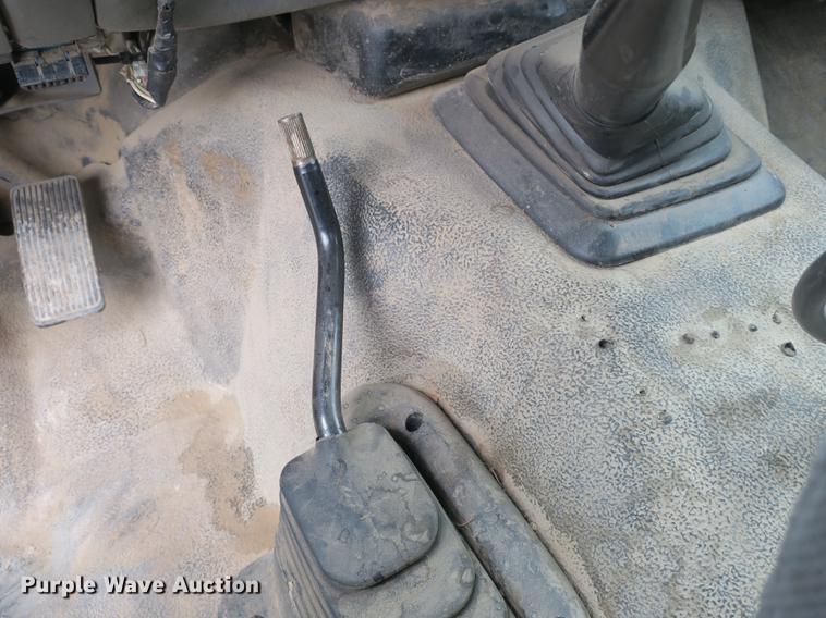 image for item DB8838 2002 Ford F550 XL flatbed truck