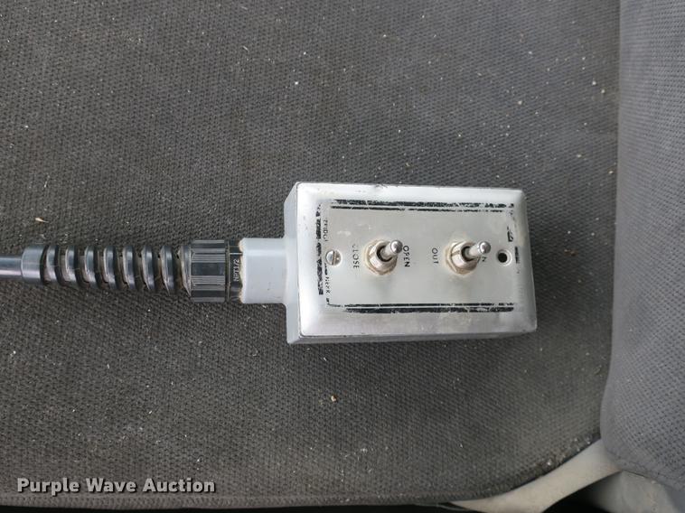 image for item DB8838 2002 Ford F550 XL flatbed truck