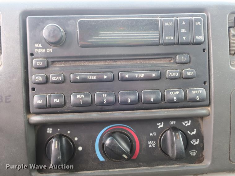 image for item DB8838 2002 Ford F550 XL flatbed truck