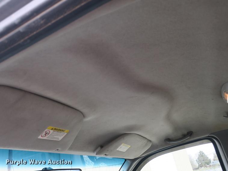 image for item DB8838 2002 Ford F550 XL flatbed truck